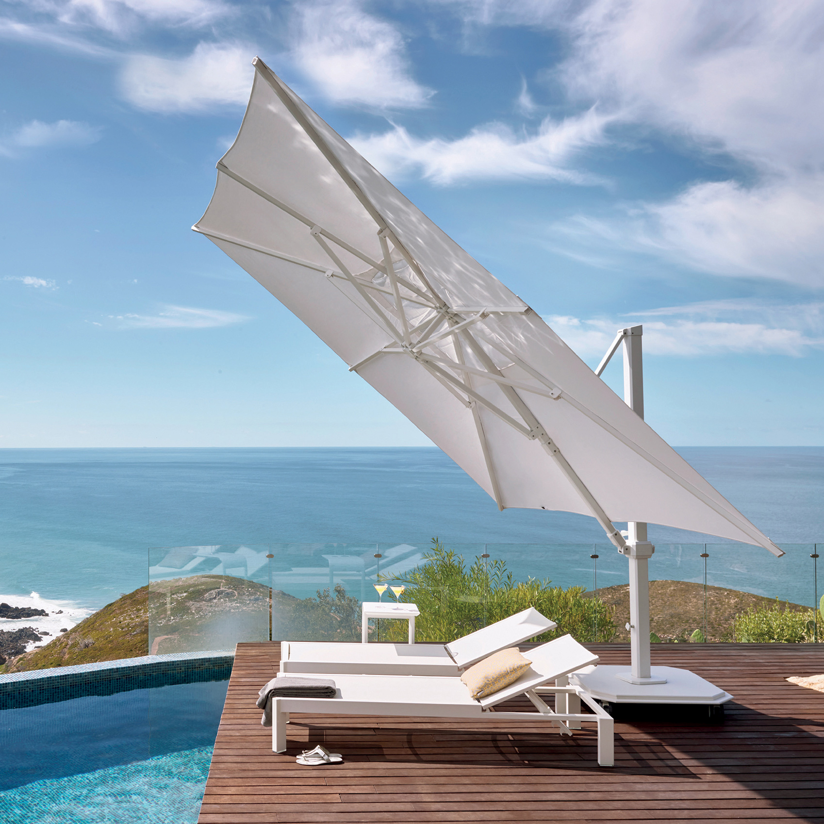 Jardinico 401 Freestanding 540 lb. Cantilever Umbrella Base w