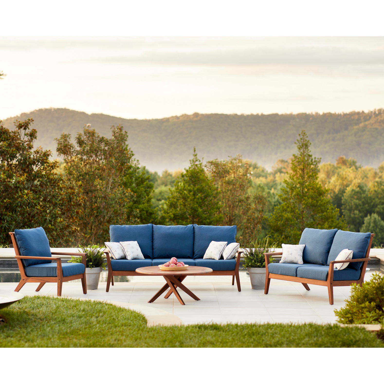 【Lrose】WTW　APERTO CHAIR DENIM ARM１ Stamford Bridge Denim Blue Woven Accent Chair | Rooms to Go