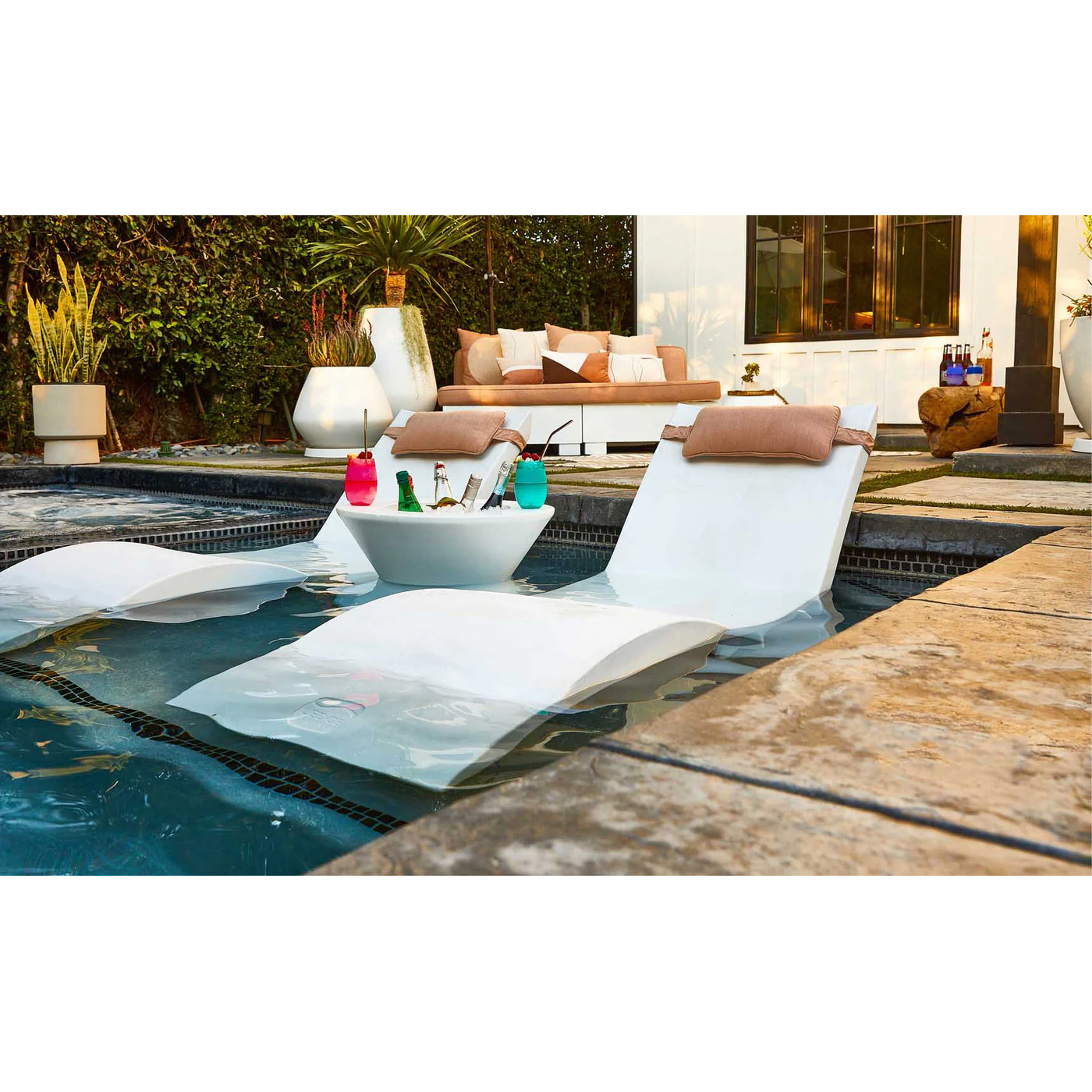 Plastic pool chaise lounge chairs 2025