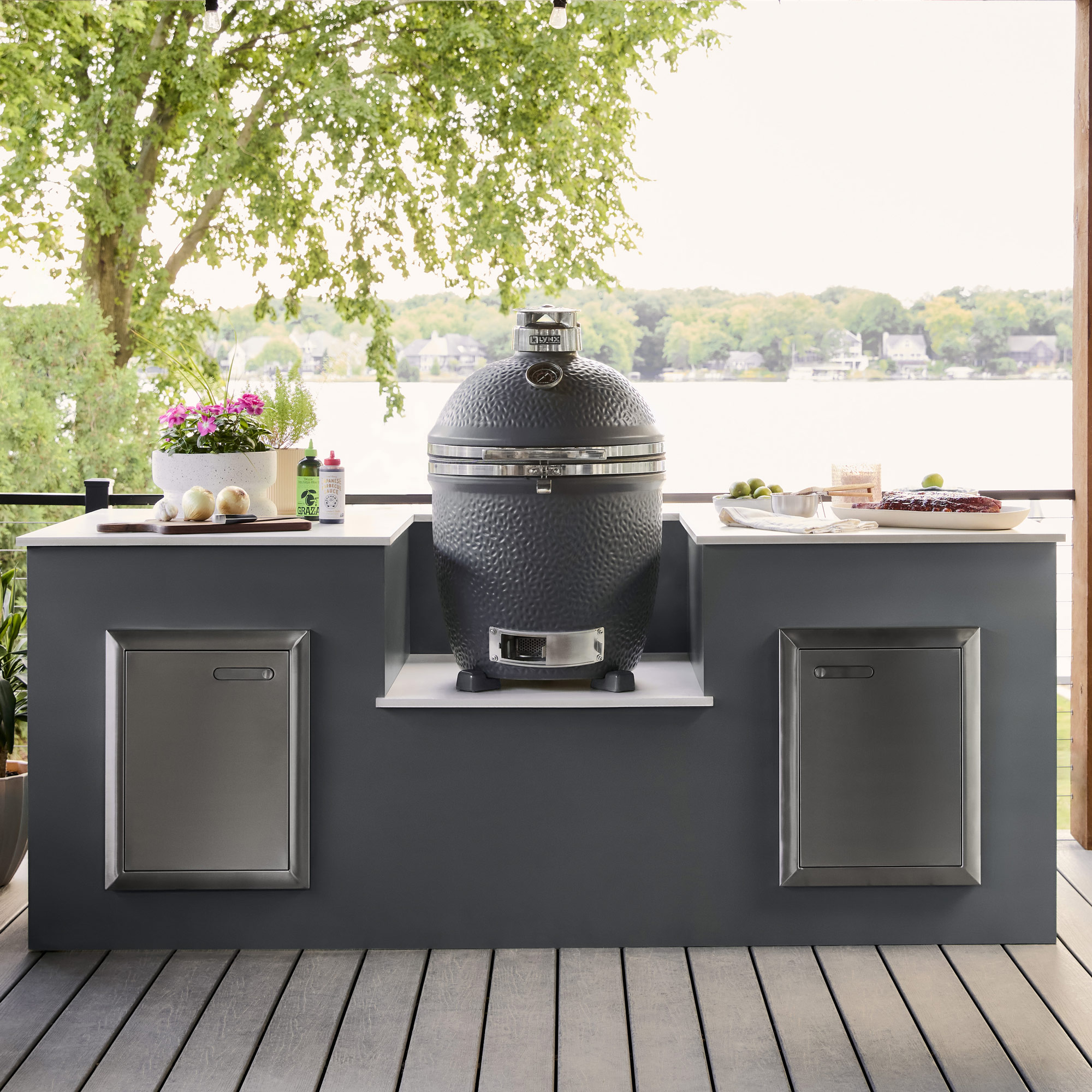 Lynx Grills Kamado Ceramic Charcoal Grill | AuthenTEAK