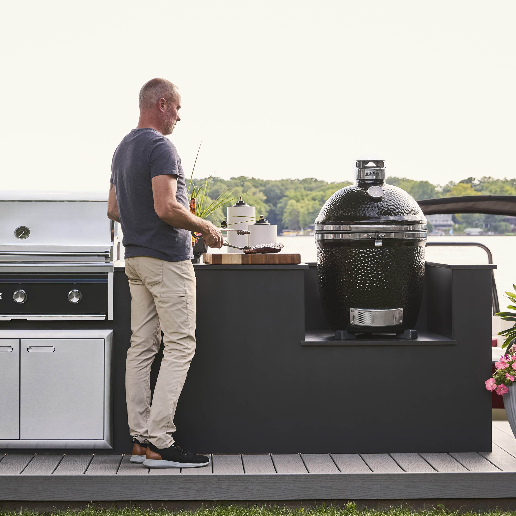 Lynx Grills Kamado Ceramic Charcoal Grill | AuthenTEAK
